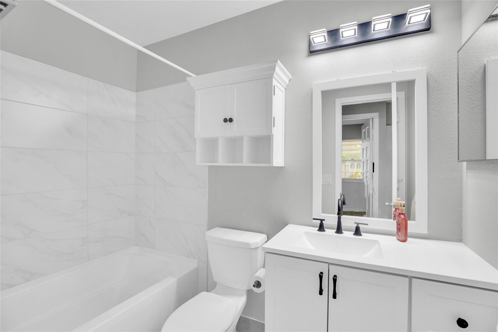 Image 23 of 36 For 2255 15th Avenue Sw