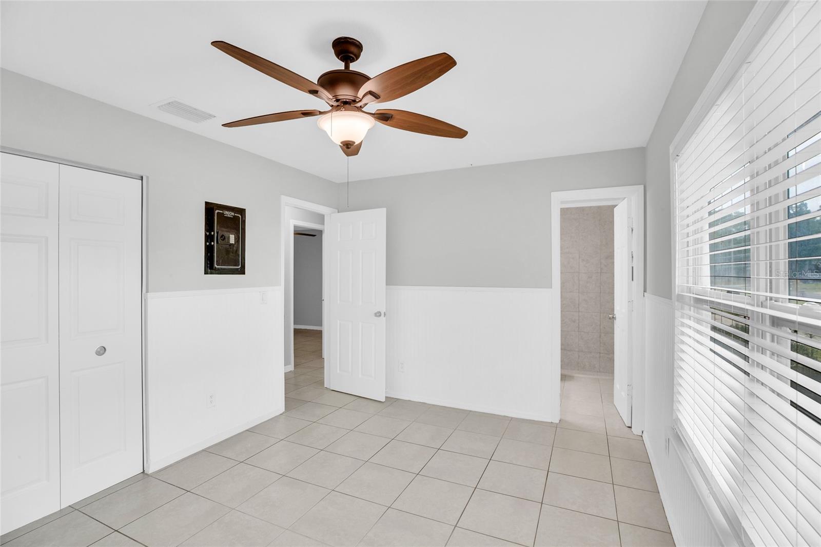 Image 26 of 36 For 2255 15th Avenue Sw