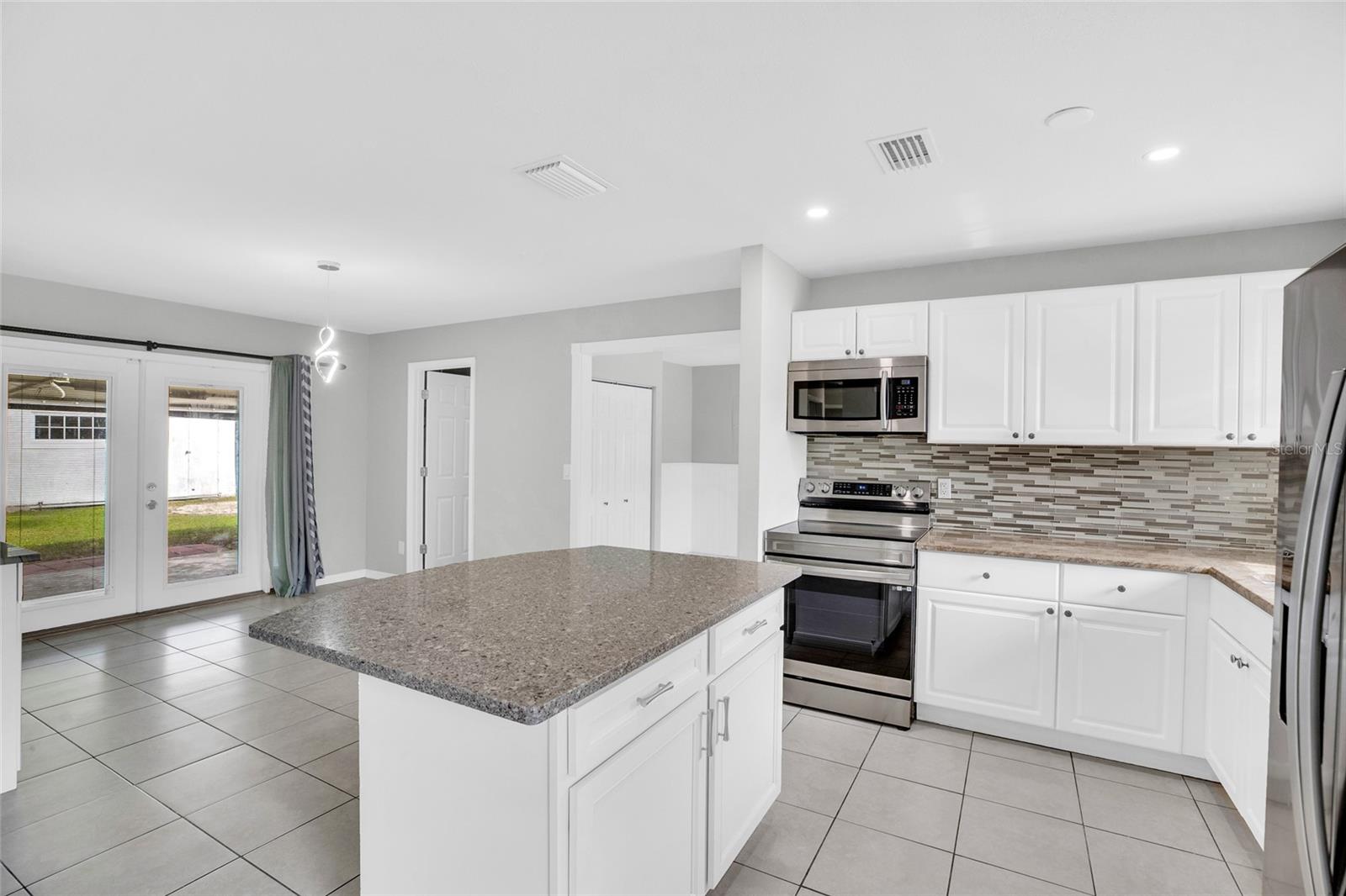 Image 6 of 36 For 2255 15th Avenue Sw