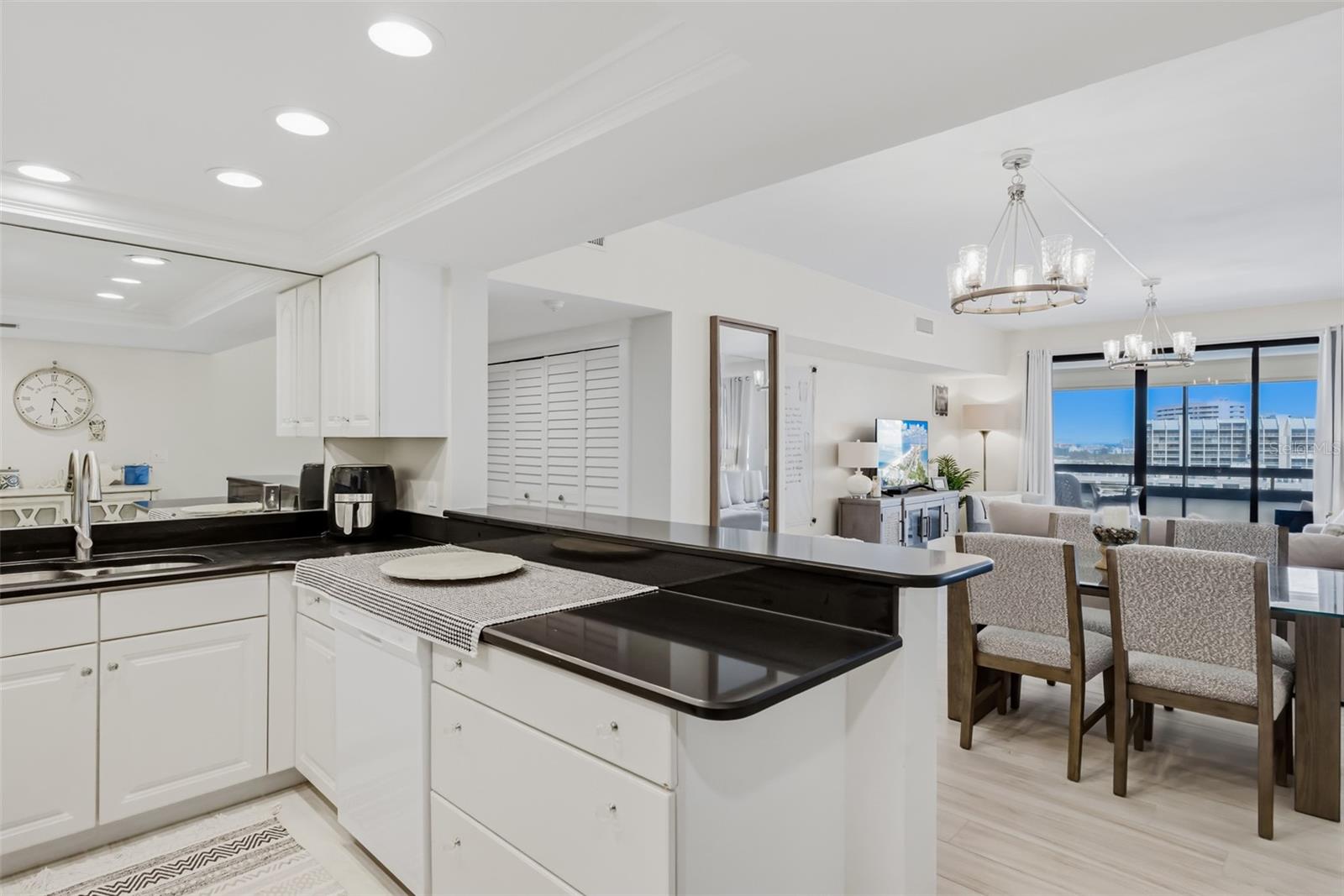 Image 20 of 52 For 1460 Gulf Boulevard 1205