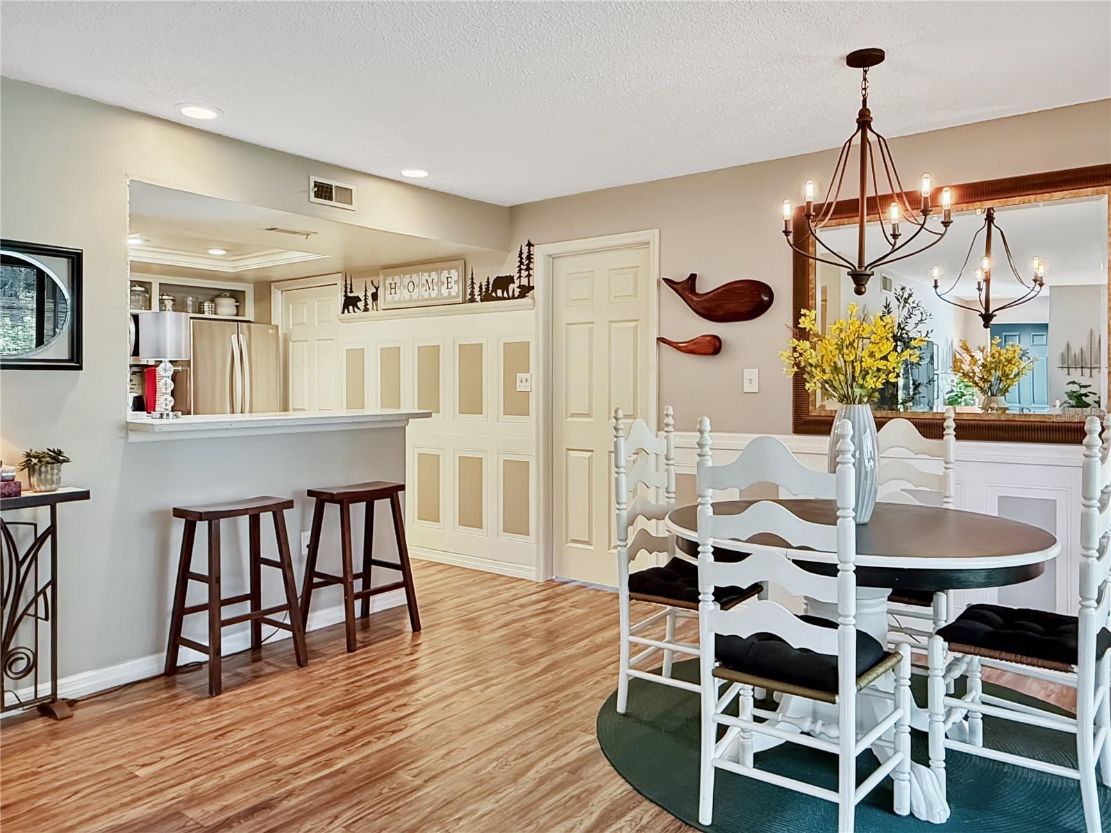 Image 11 of 27 For 1001 Lennox Road W