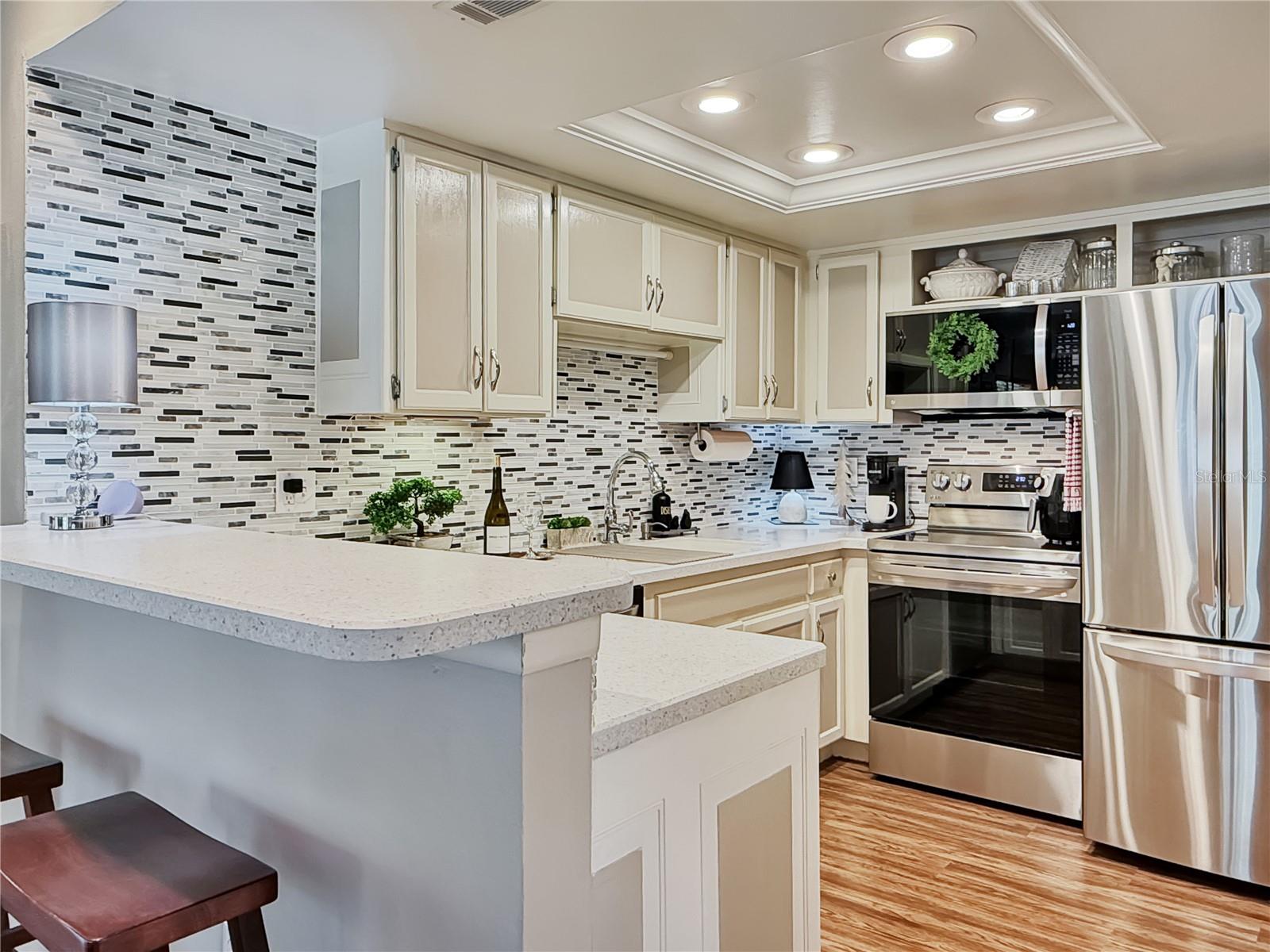 Image 15 of 27 For 1001 Lennox Road W