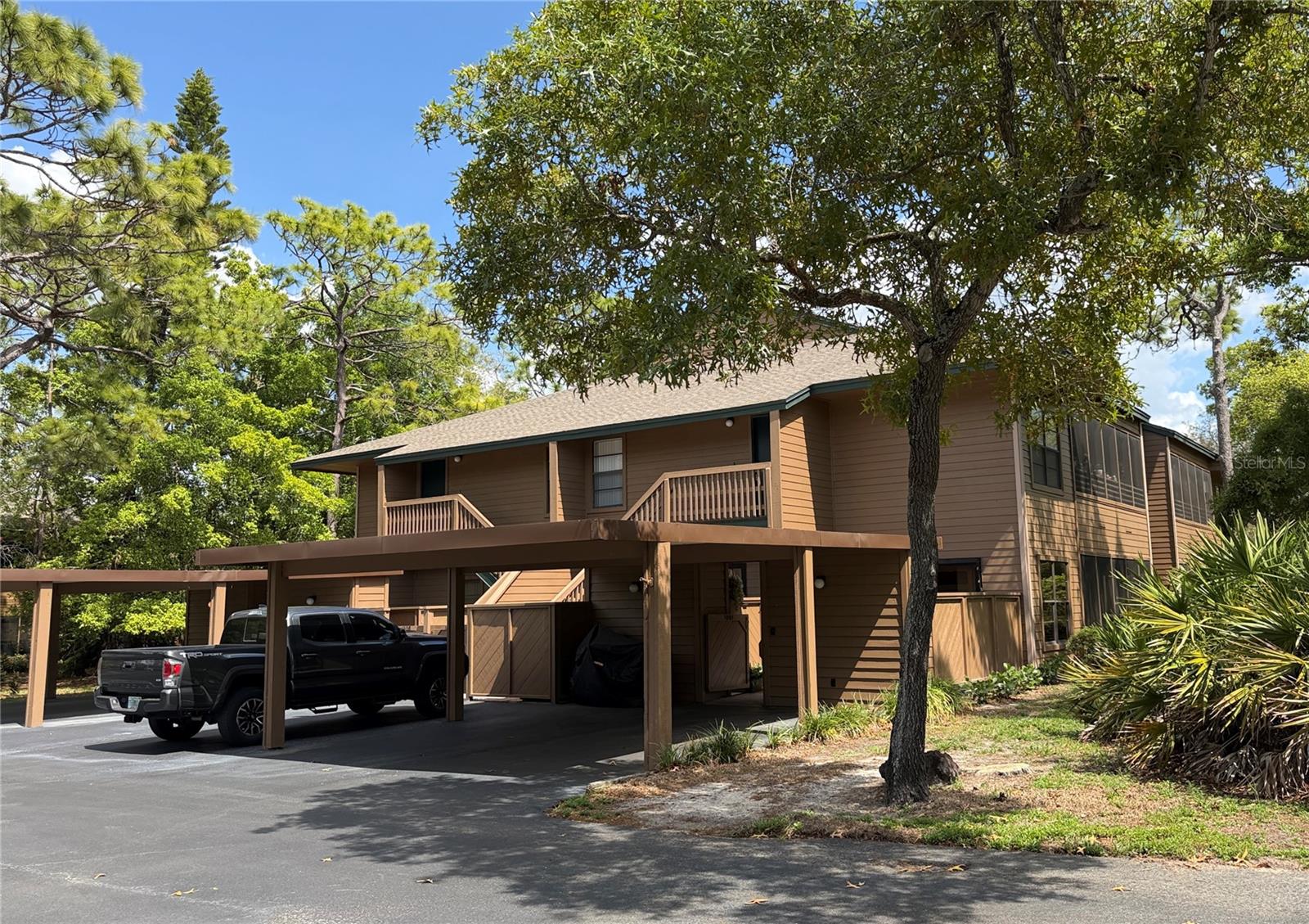 Image 2 of 27 For 1001 Lennox Road W