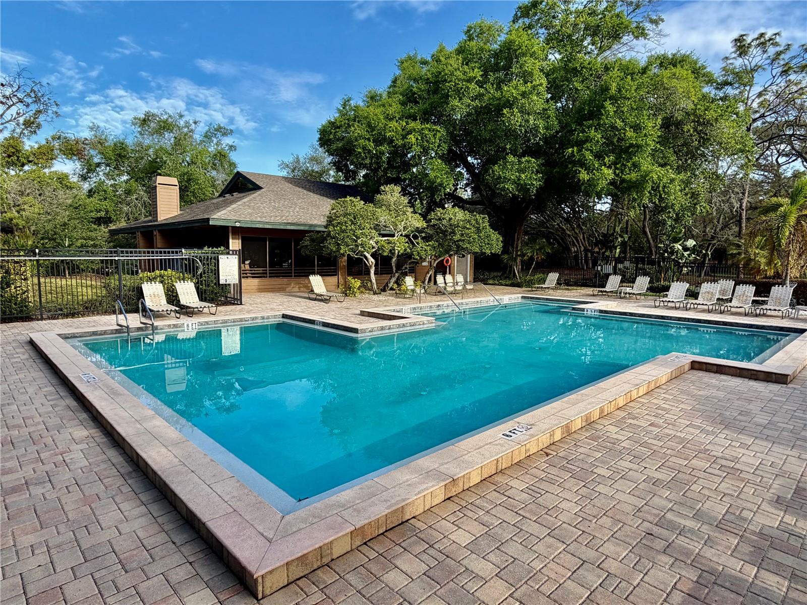 Image 23 of 27 For 1001 Lennox Road W