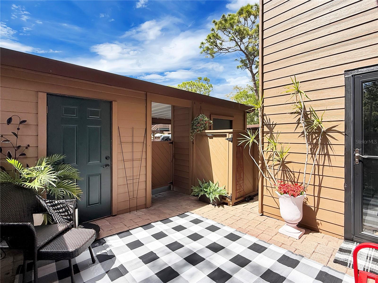 Image 4 of 27 For 1001 Lennox Road W