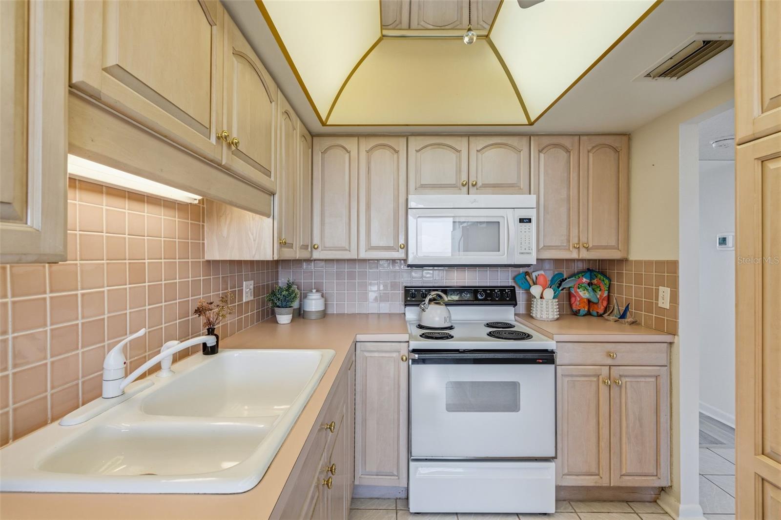 Image 17 of 59 For 9495 Blind Pass Road 603