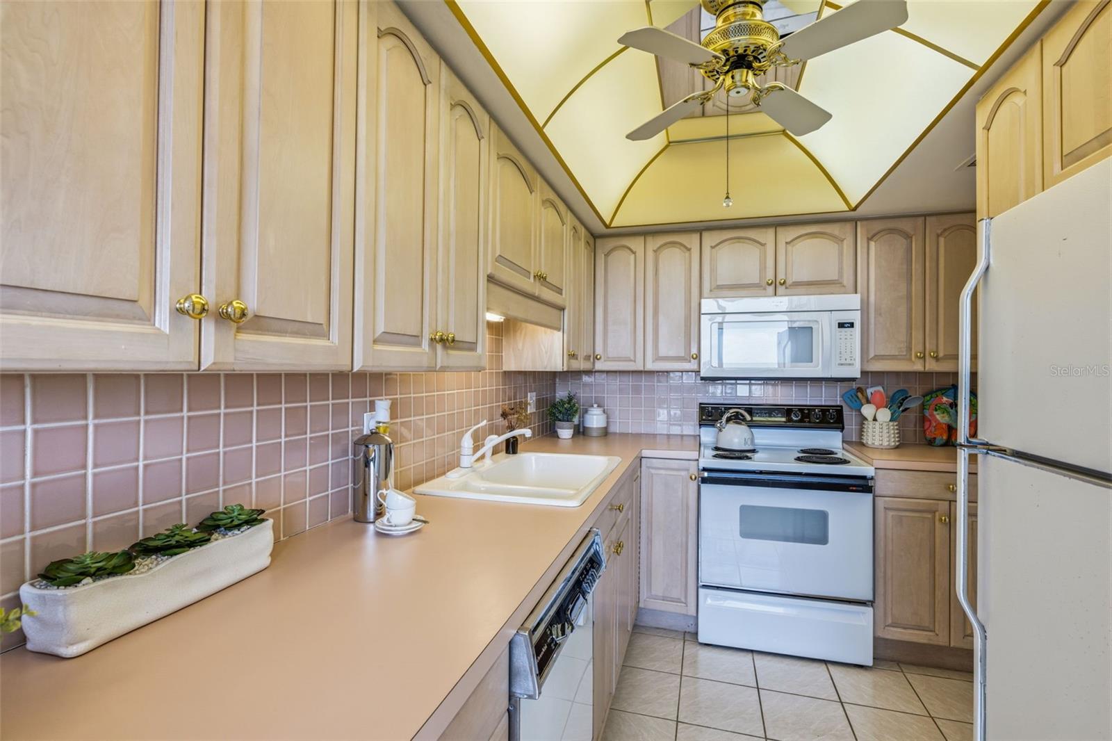 Image 18 of 59 For 9495 Blind Pass Road 603