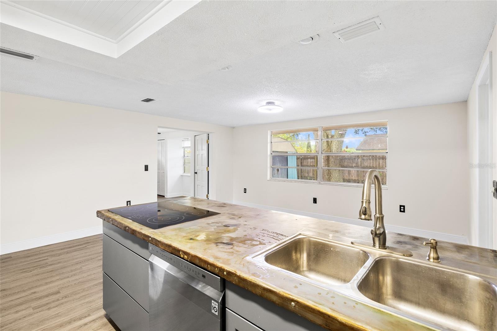 Image 11 of 36 For 6744 Greenwich Avenue