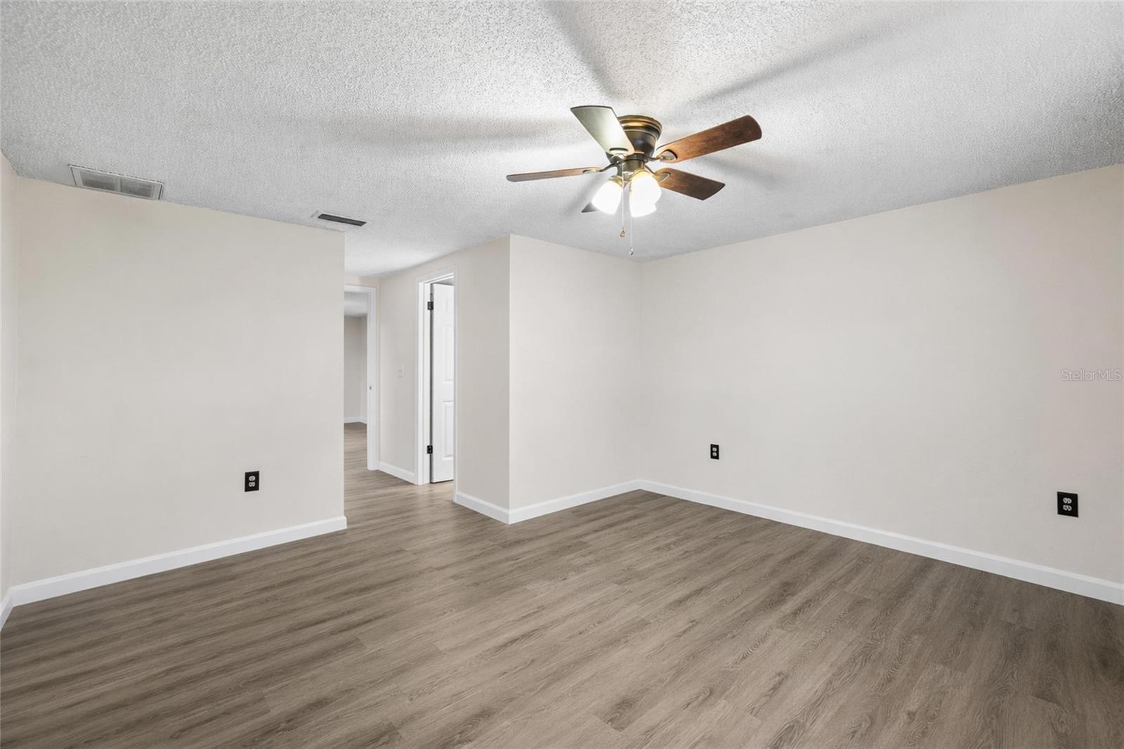 Image 13 of 36 For 6744 Greenwich Avenue