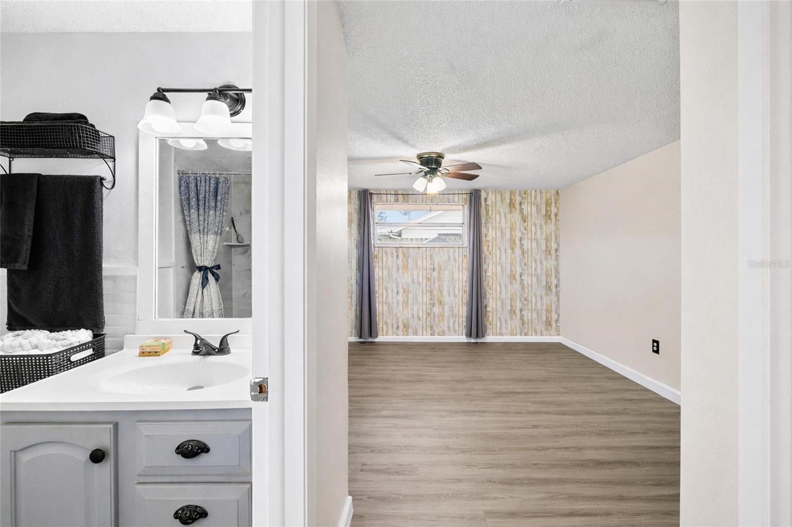 Image 14 of 36 For 6744 Greenwich Avenue