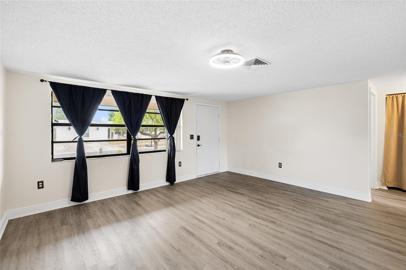 Image 17 of 36 For 6744 Greenwich Avenue