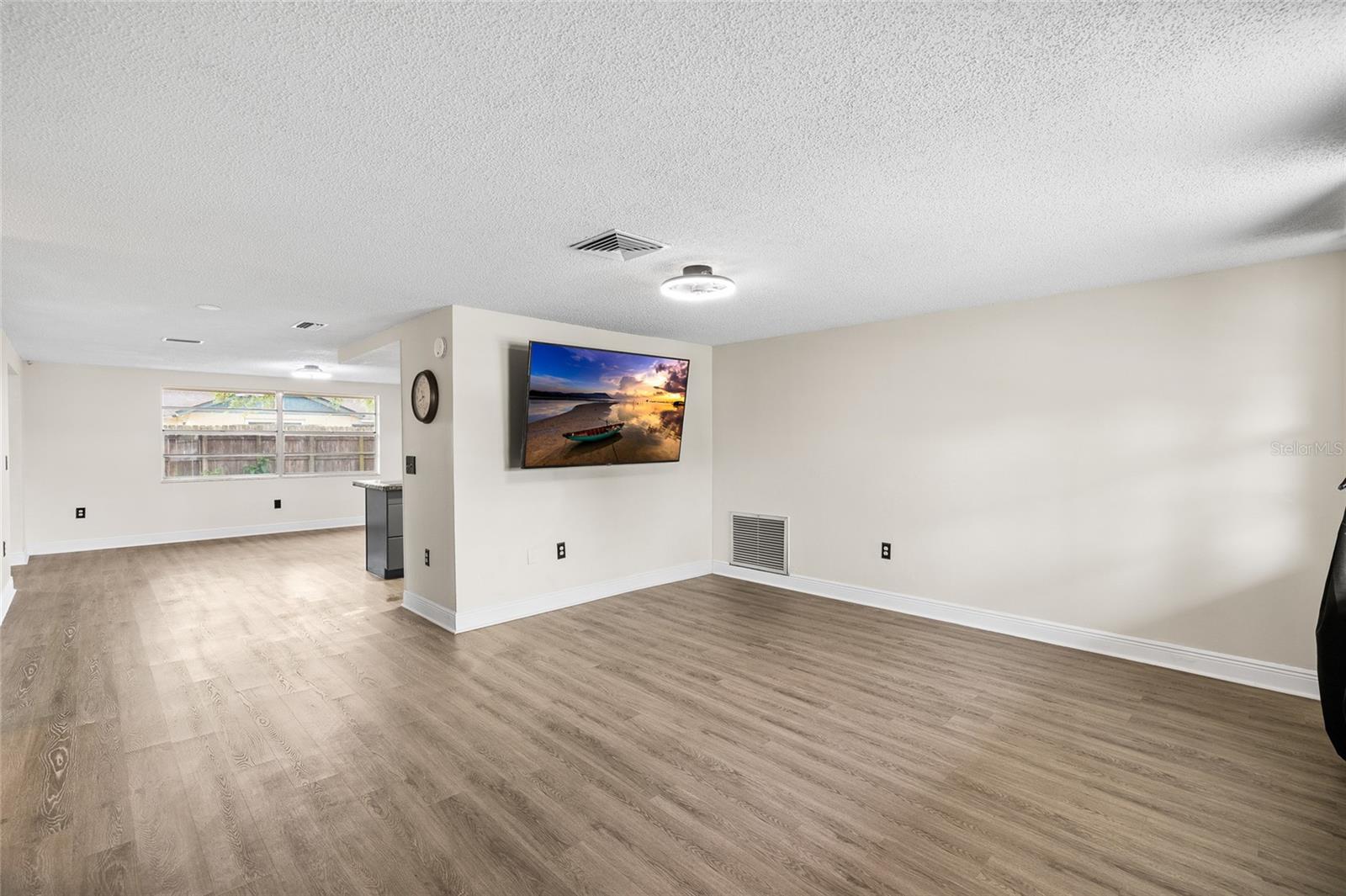 Image 19 of 36 For 6744 Greenwich Avenue