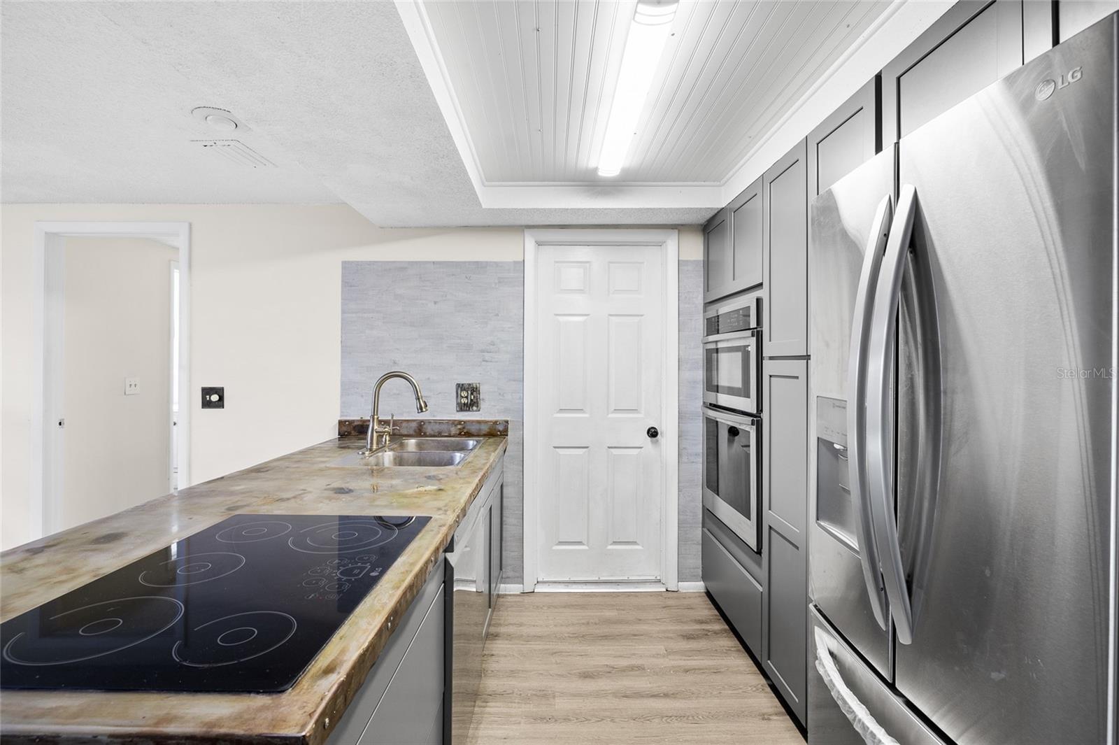 Image 9 of 36 For 6744 Greenwich Avenue