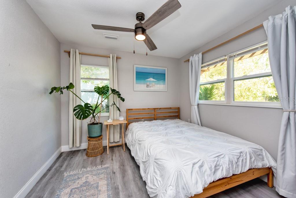 Image 15 of 40 For 1325 54th Avenue N