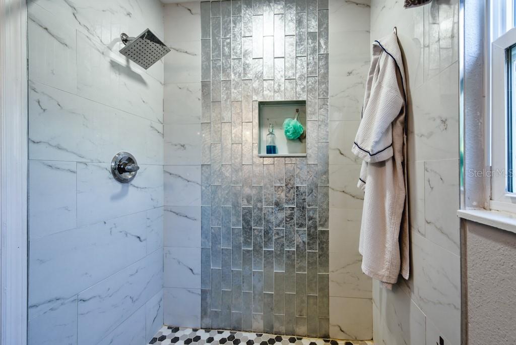 Image 20 of 40 For 1325 54th Avenue N