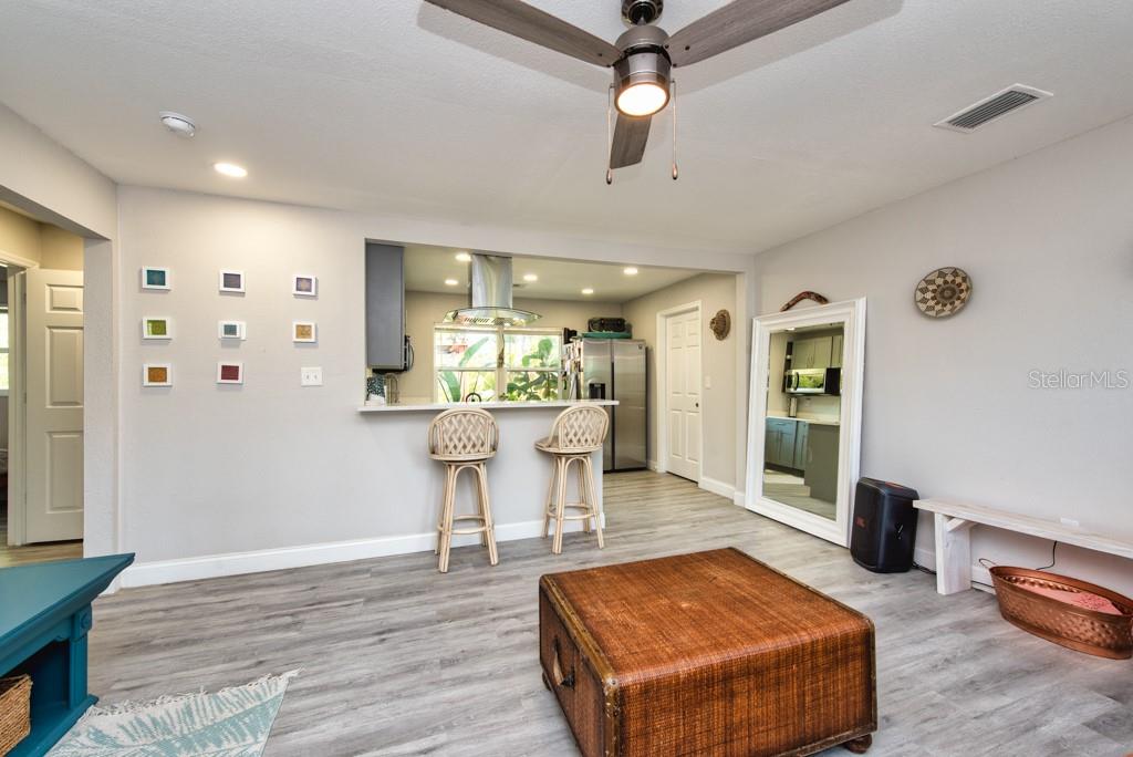 Image 4 of 40 For 1325 54th Avenue N