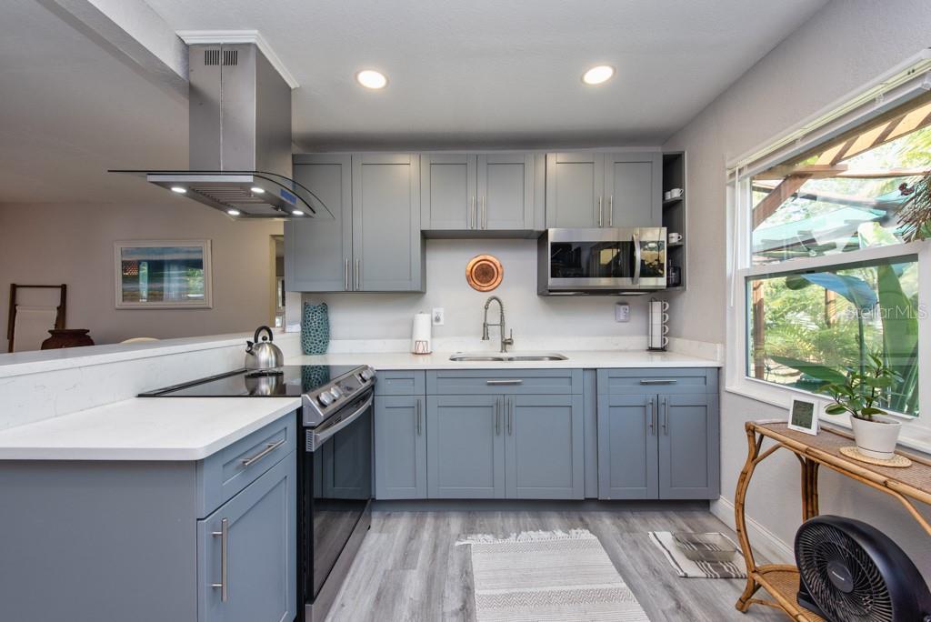 Image 9 of 40 For 1325 54th Avenue N