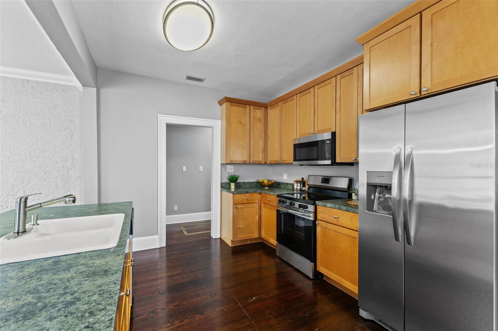 Listing photo id 8 for 305 Frierson Avenue