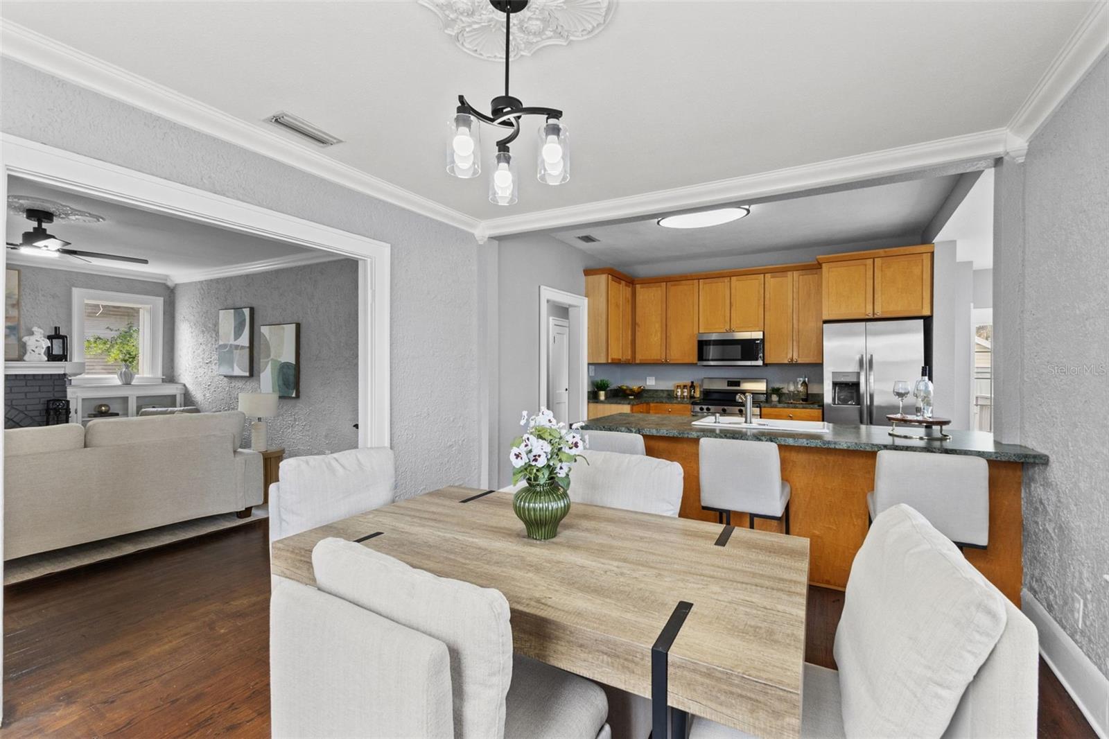 Listing photo id 9 for 305 Frierson Avenue