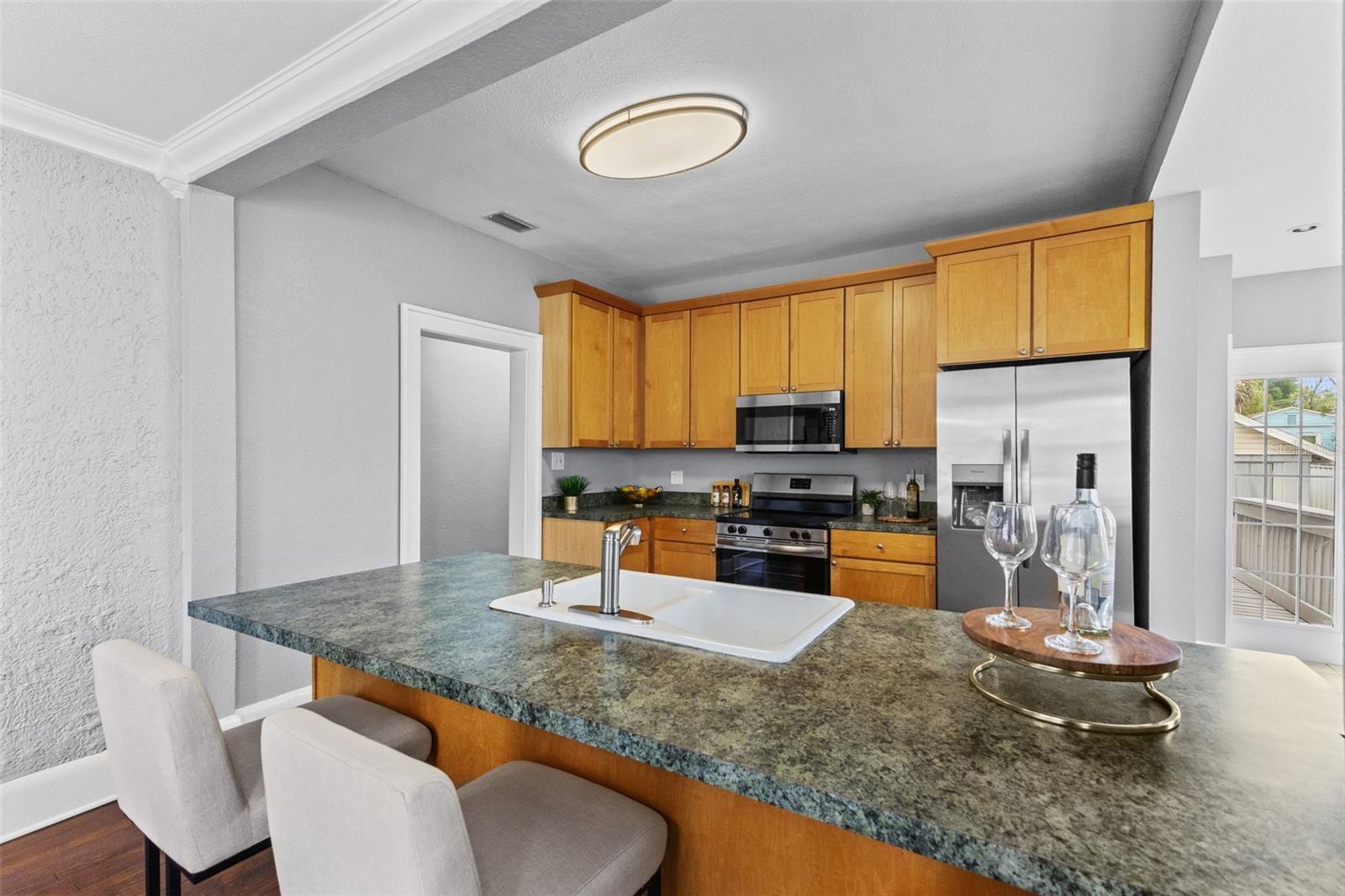 Listing photo id 10 for 305 Frierson Avenue