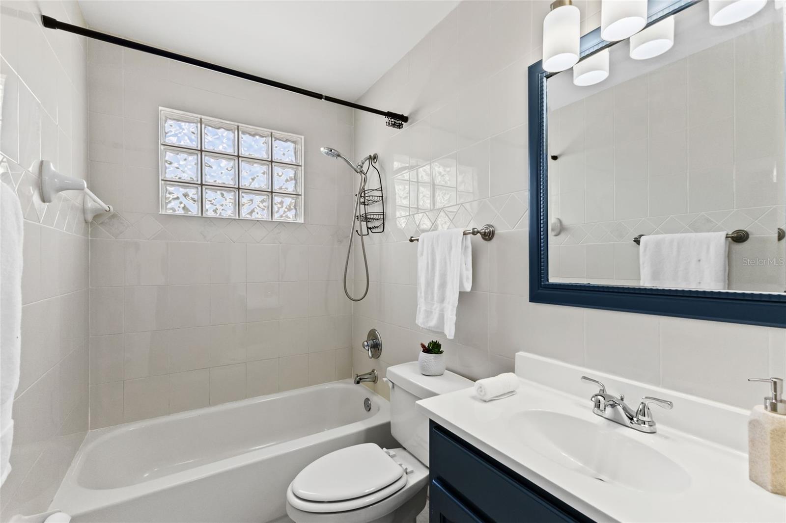 Listing photo id 12 for 305 Frierson Avenue