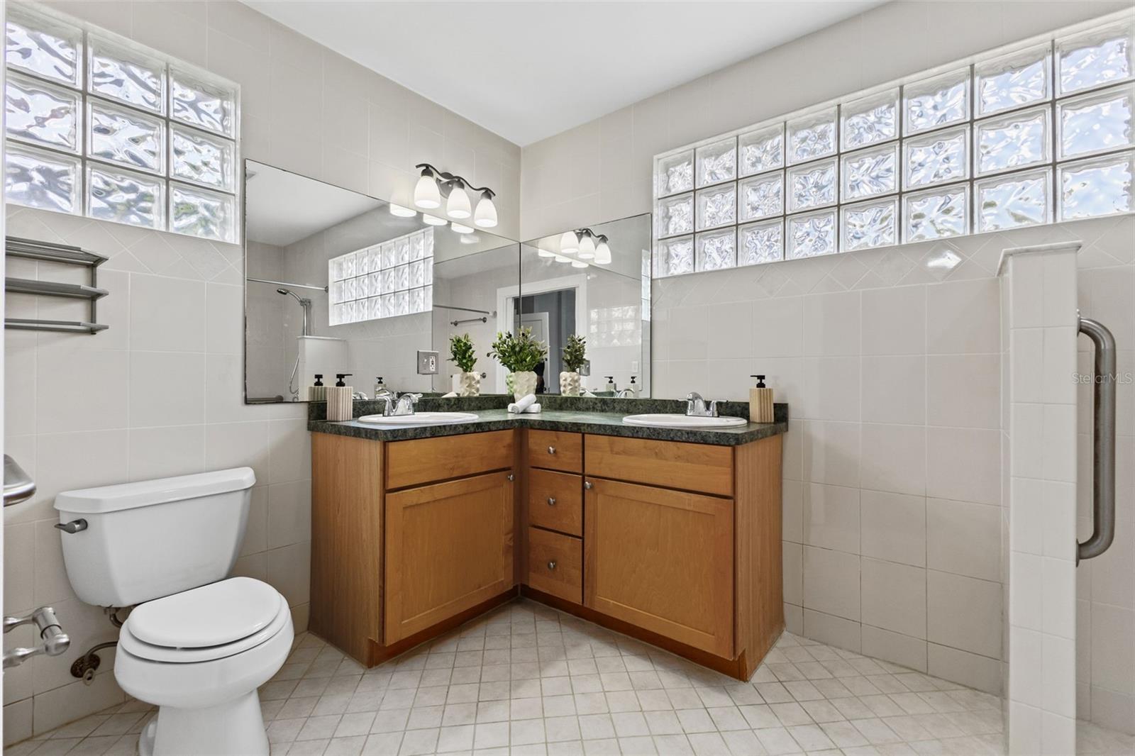 Listing photo id 15 for 305 Frierson Avenue