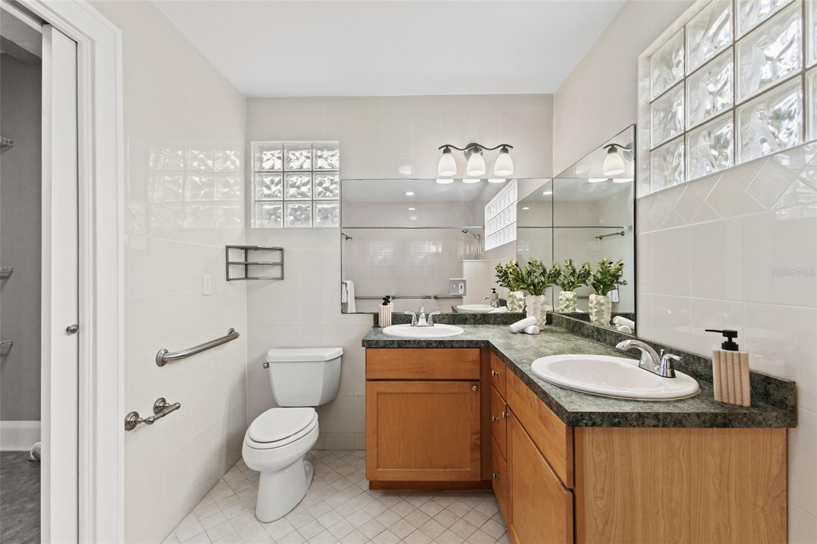 Listing photo id 16 for 305 Frierson Avenue