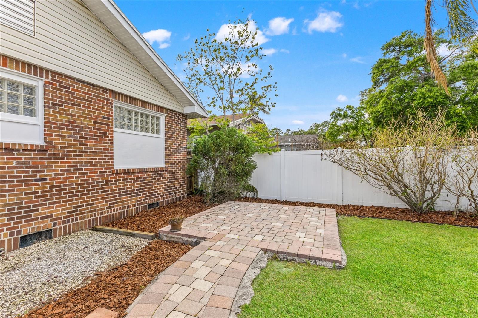 Listing photo id 27 for 305 Frierson Avenue