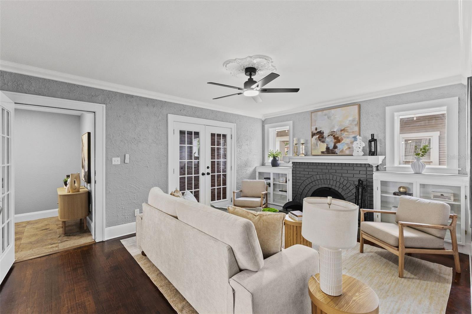 Listing photo id 3 for 305 Frierson Avenue