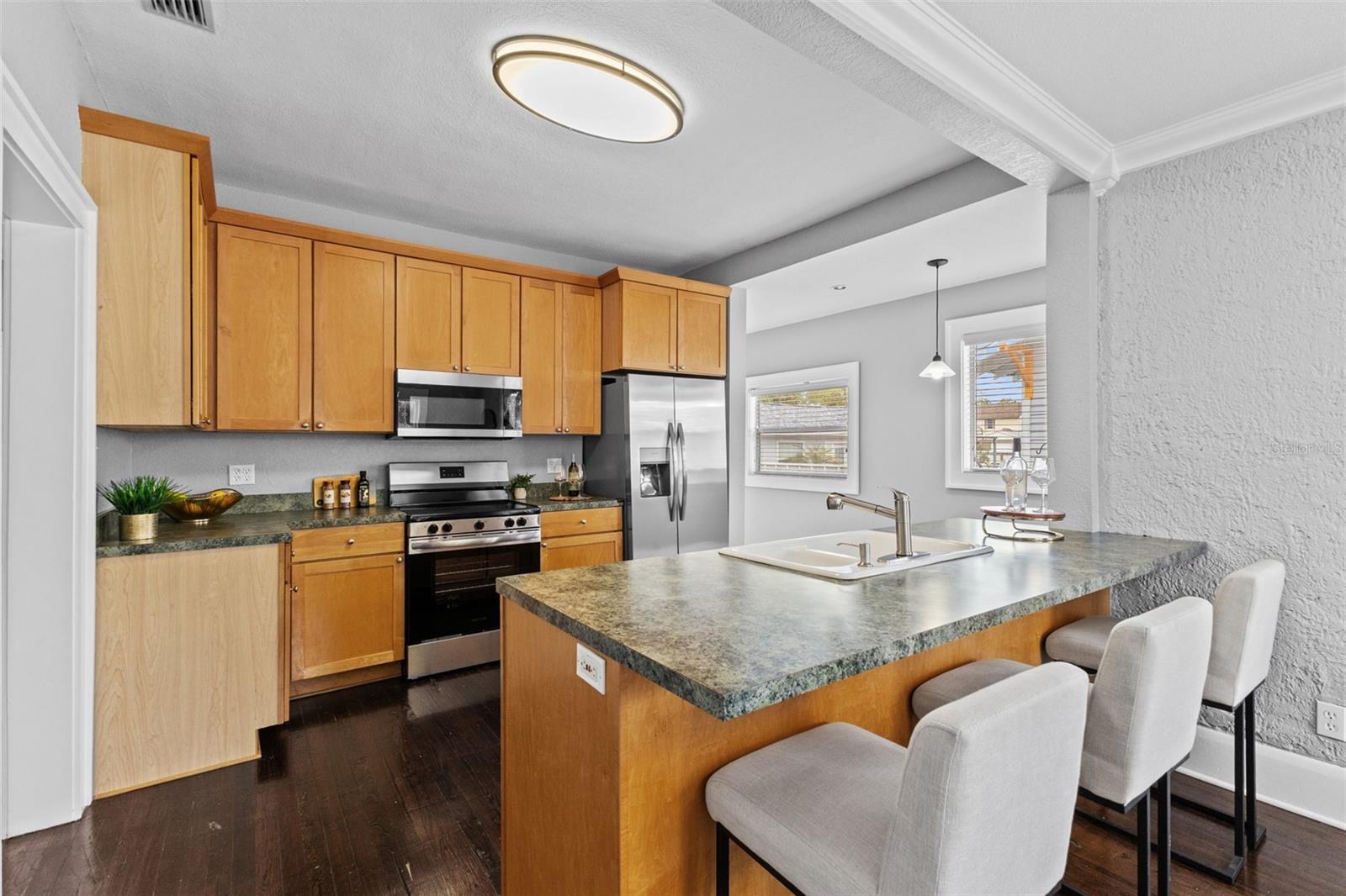 Listing photo id 5 for 305 Frierson Avenue