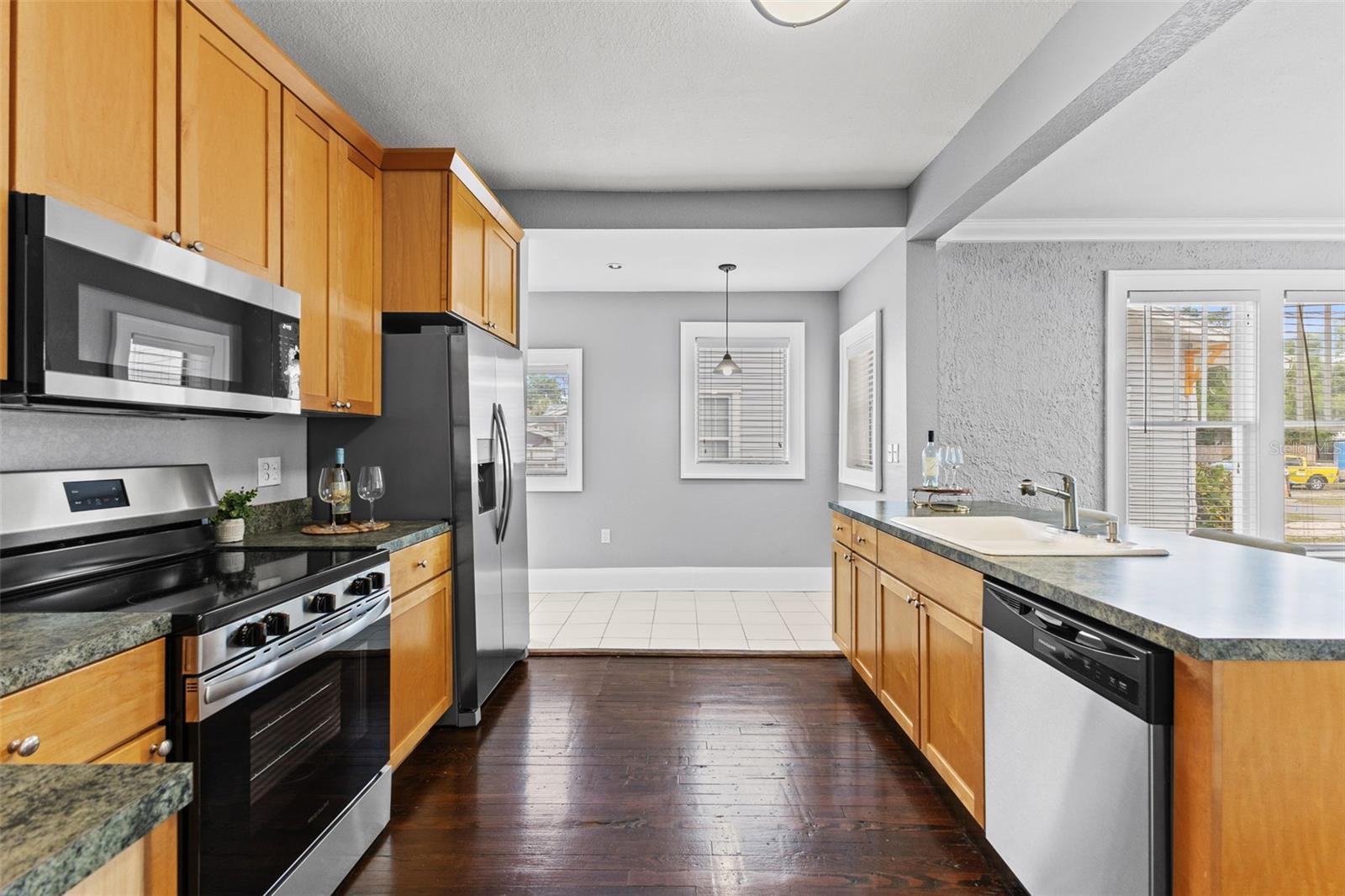 Listing photo id 7 for 305 Frierson Avenue