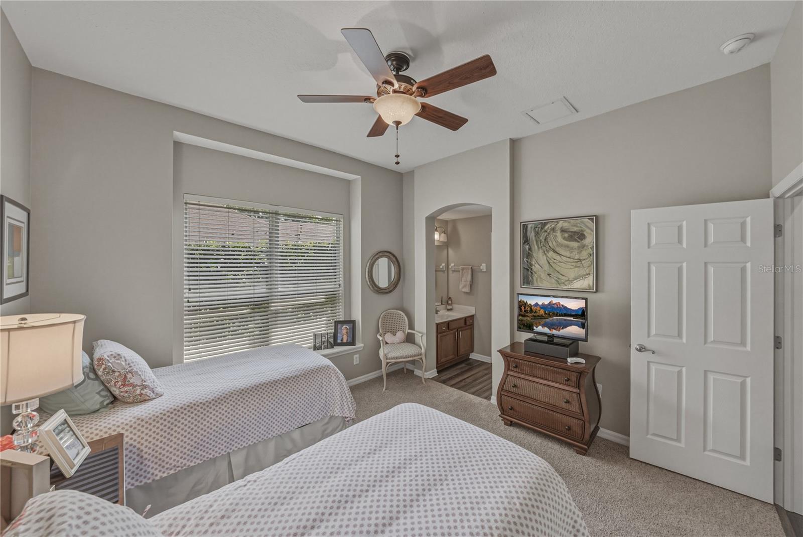 Listing photo id 44 for 19743 Prince Benjamin Drive