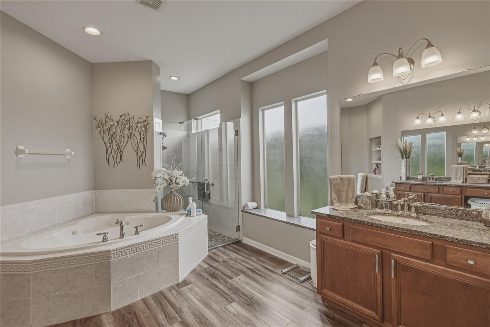 Listing photo id 62 for 19743 Prince Benjamin Drive