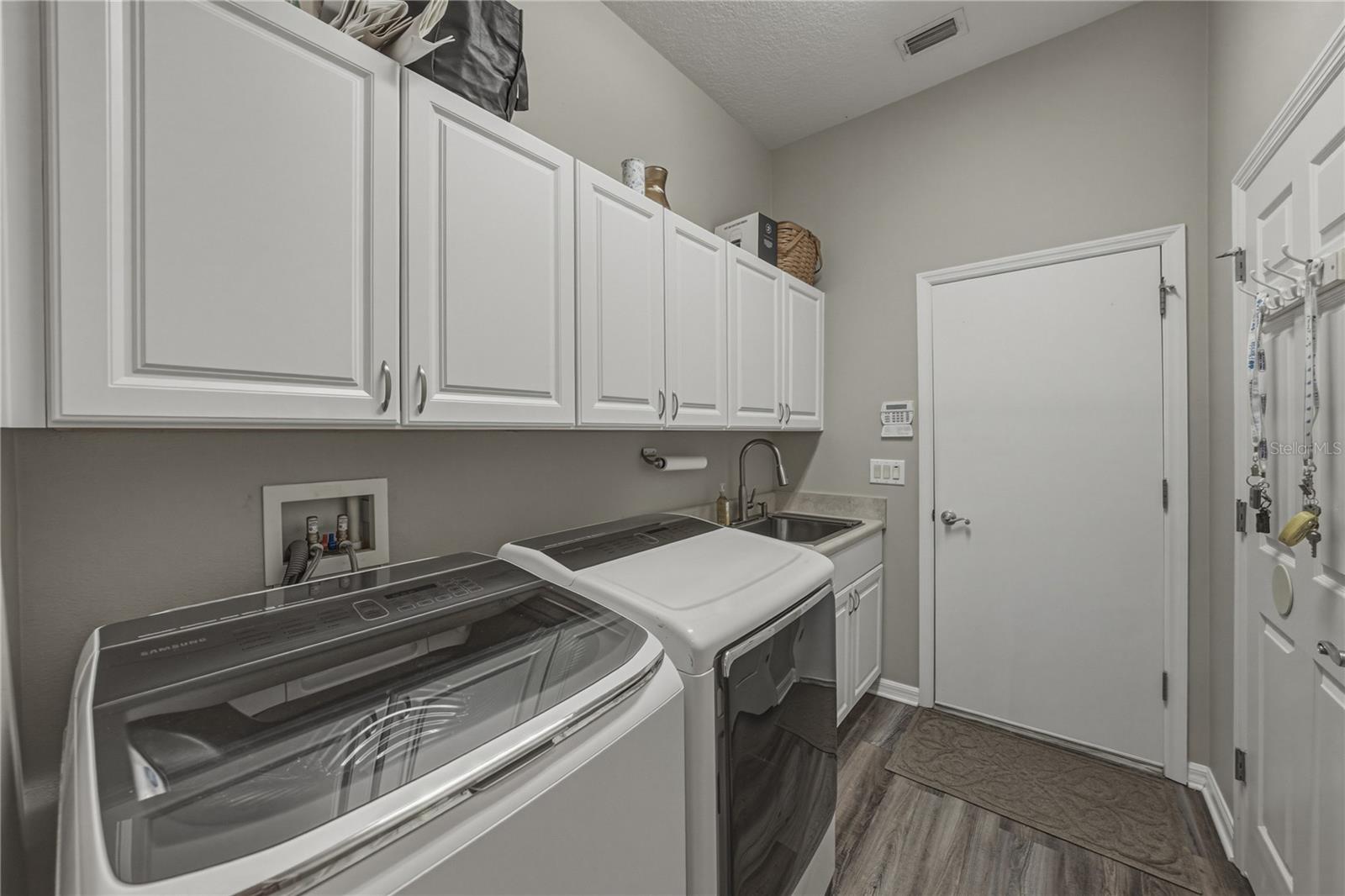 Listing photo id 66 for 19743 Prince Benjamin Drive