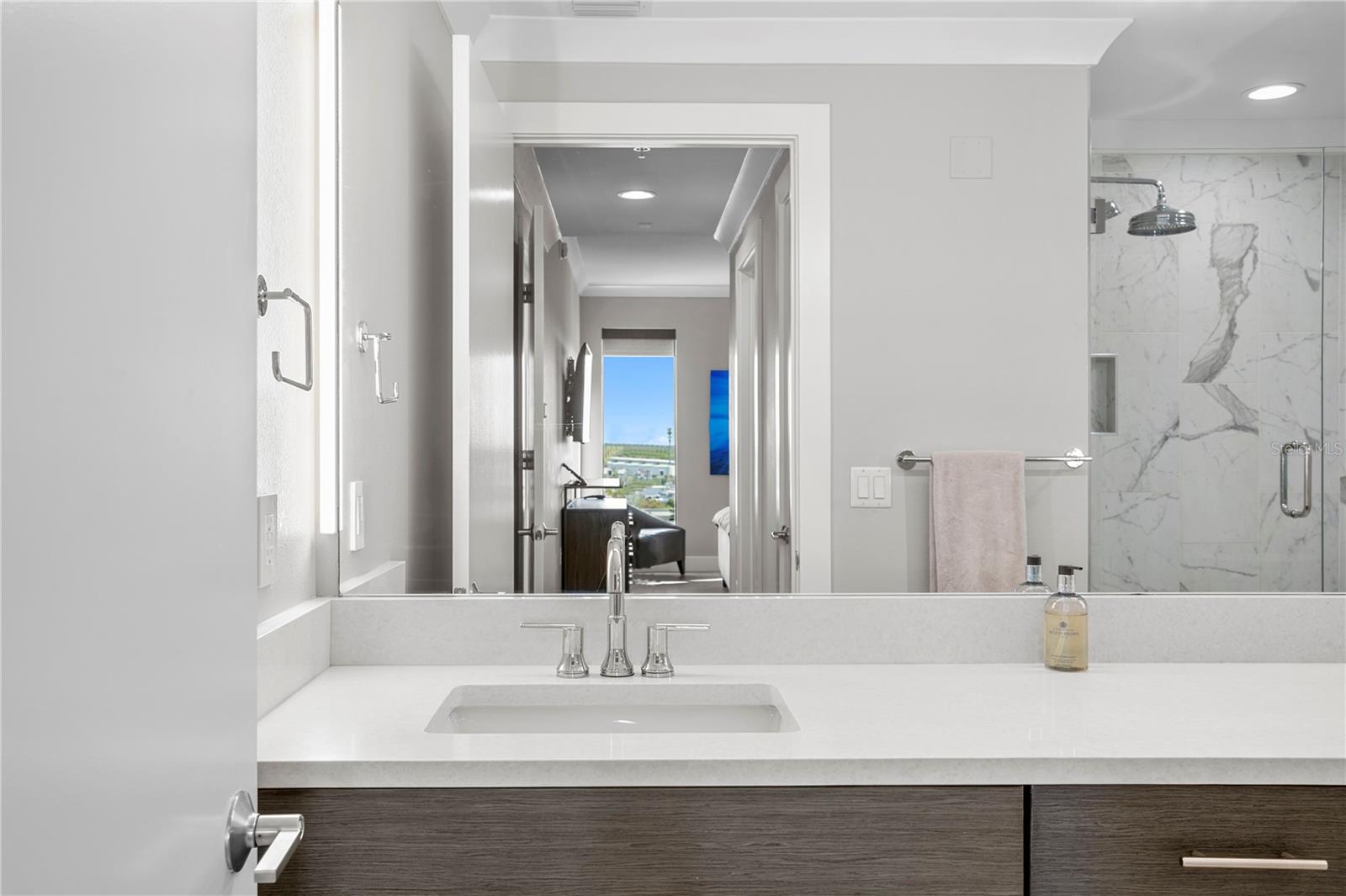 Listing photo id 32 for 199 Dali Boulevard 1002