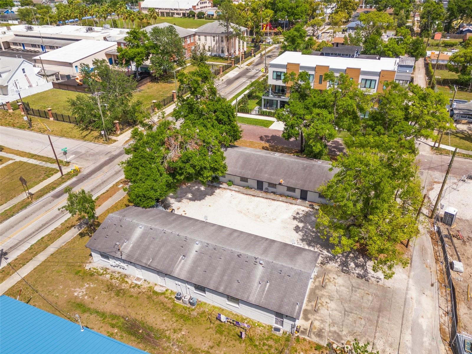 Listing photo id 0 for 402 Columbus Drive