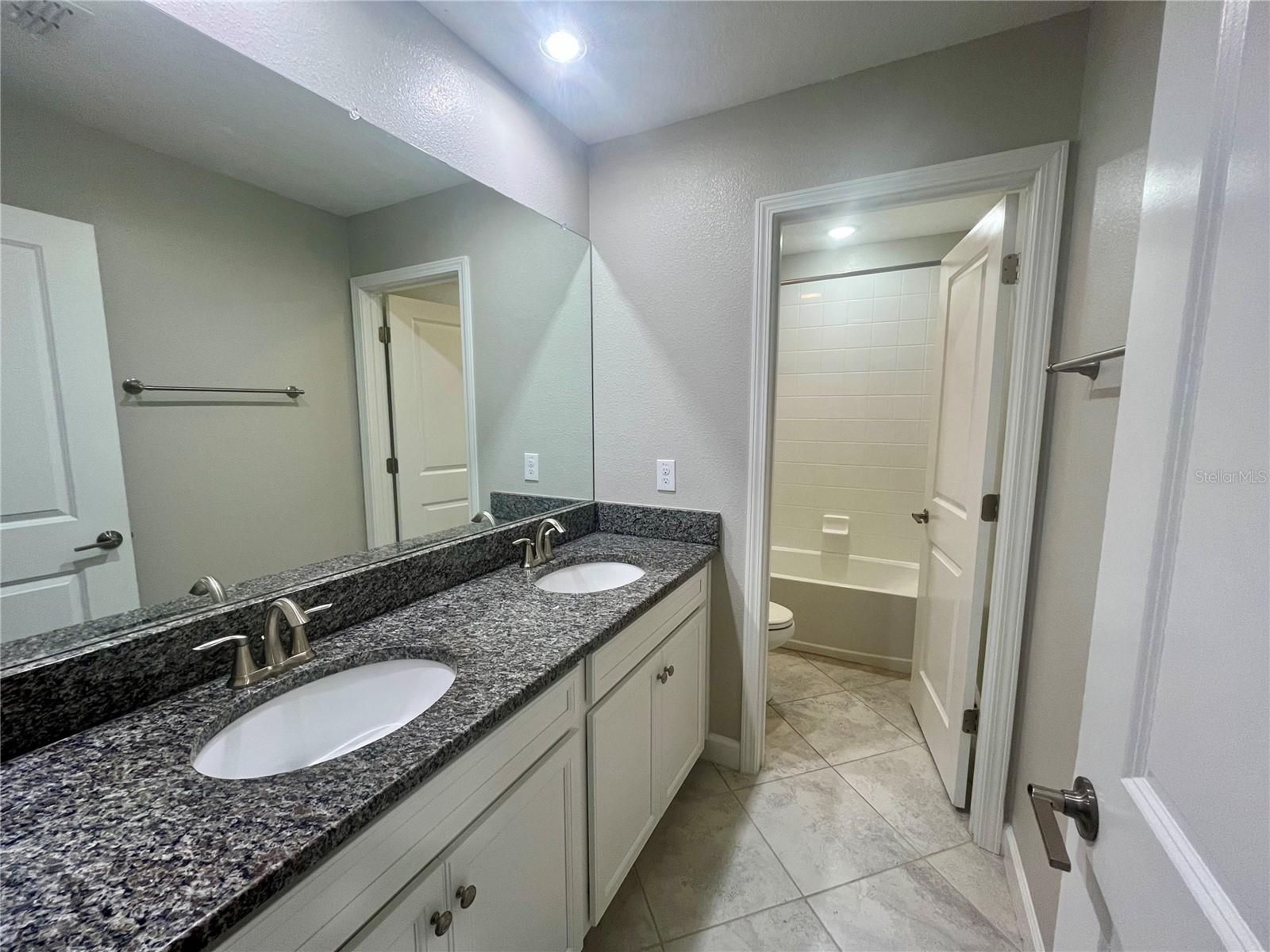 Image 26 of 31 For 25149 Lambrusco Loop