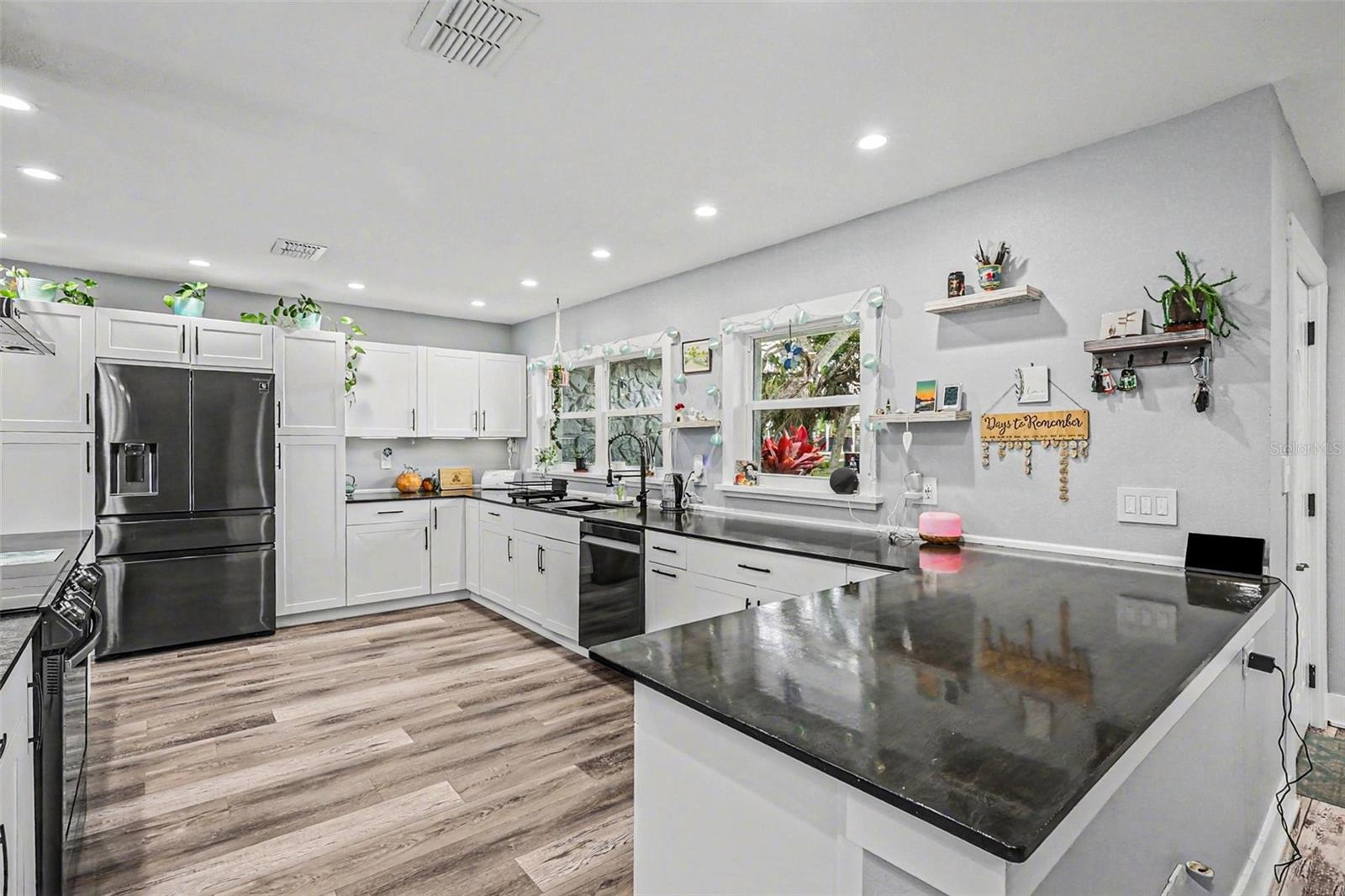 Image 9 of 20 For 1713 14th Avenue W