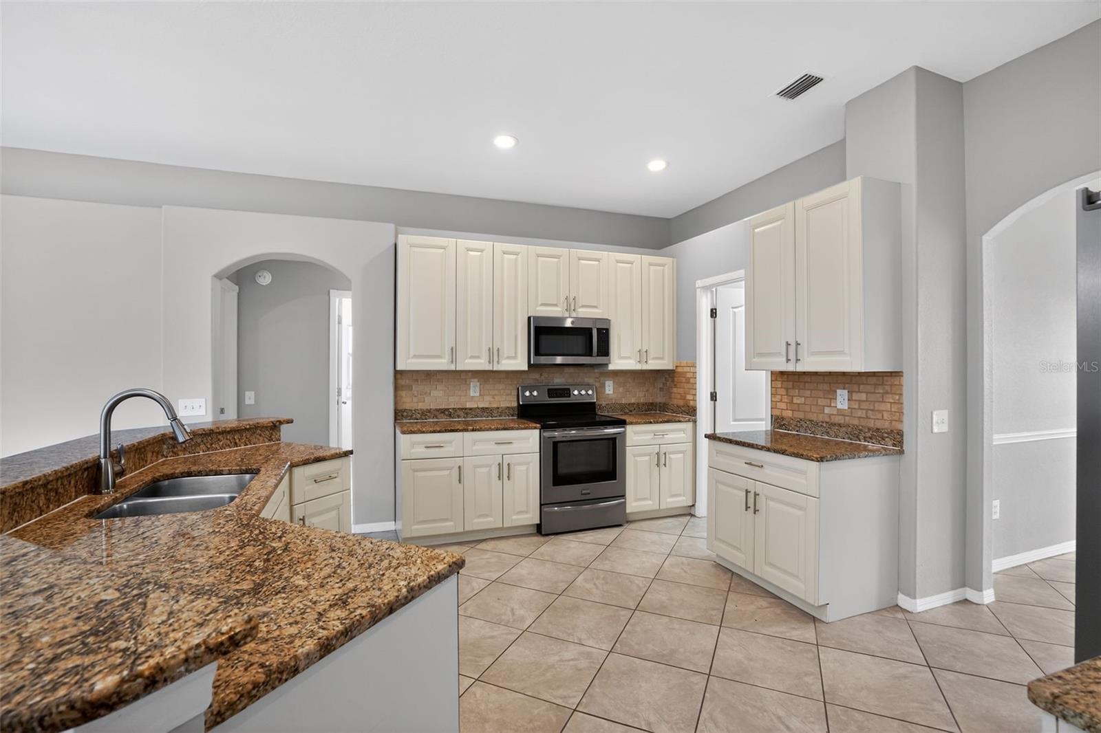 Image 17 of 36 For 3725 Hollow Wood Drive