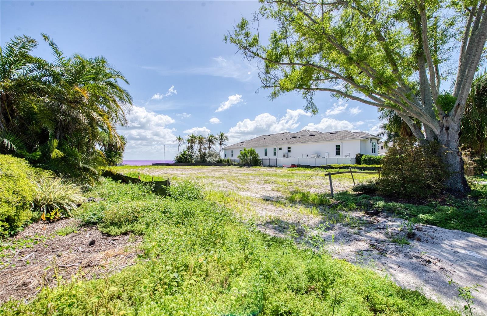 Image 19 of 30 For 5926 Bahama Shores Drive S