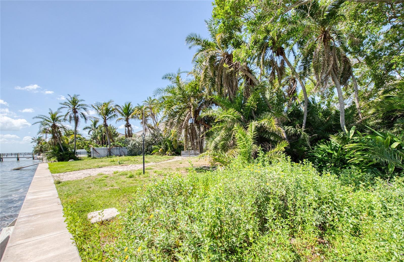 Image 26 of 30 For 5926 Bahama Shores Drive S