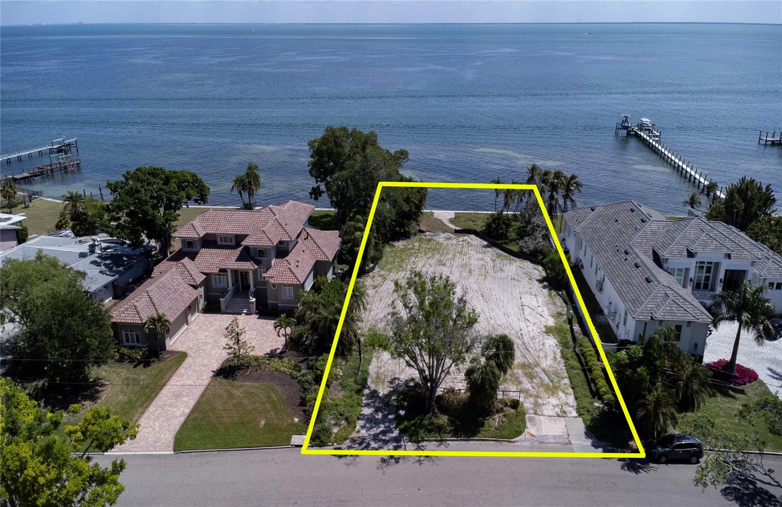 Image 9 of 30 For 5926 Bahama Shores Drive S