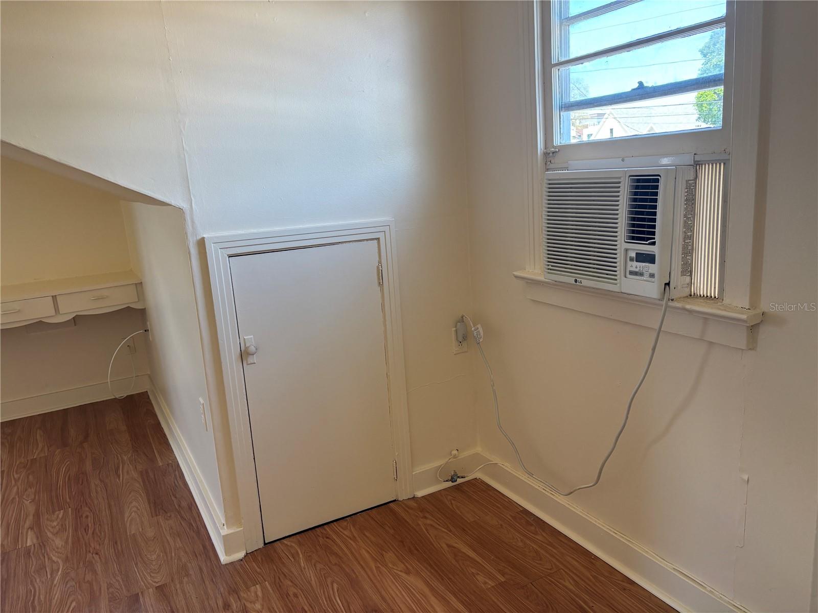 Image 10 of 20 For 507 Cleveland Avenue Sw 2