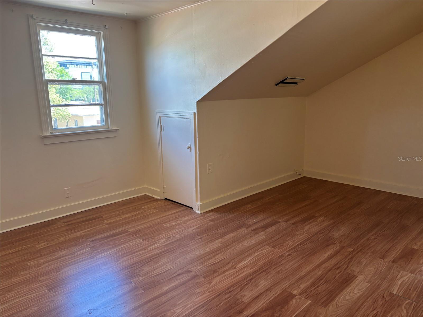 Image 3 of 20 For 507 Cleveland Avenue Sw 2