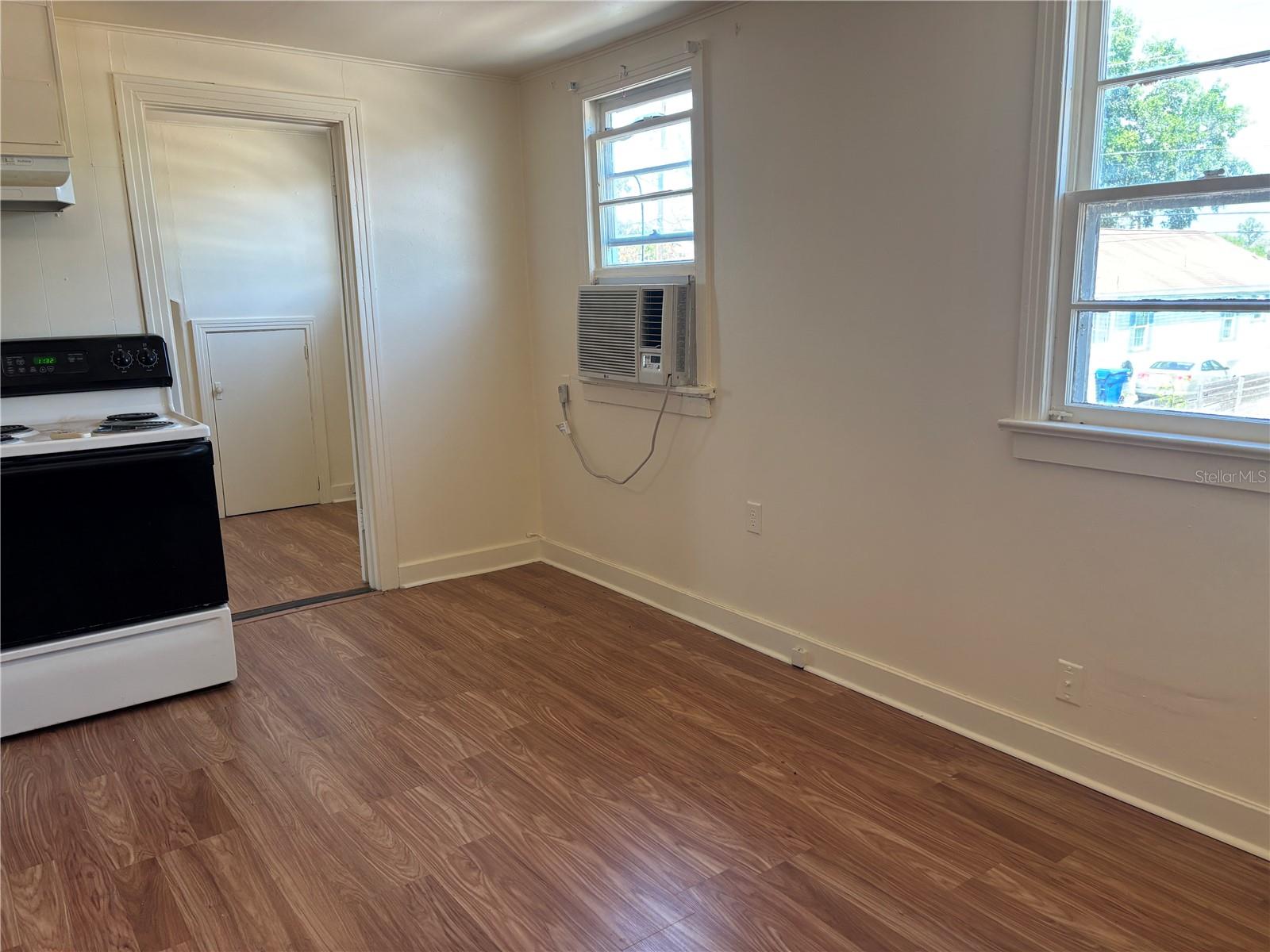 Image 4 of 20 For 507 Cleveland Avenue Sw 2