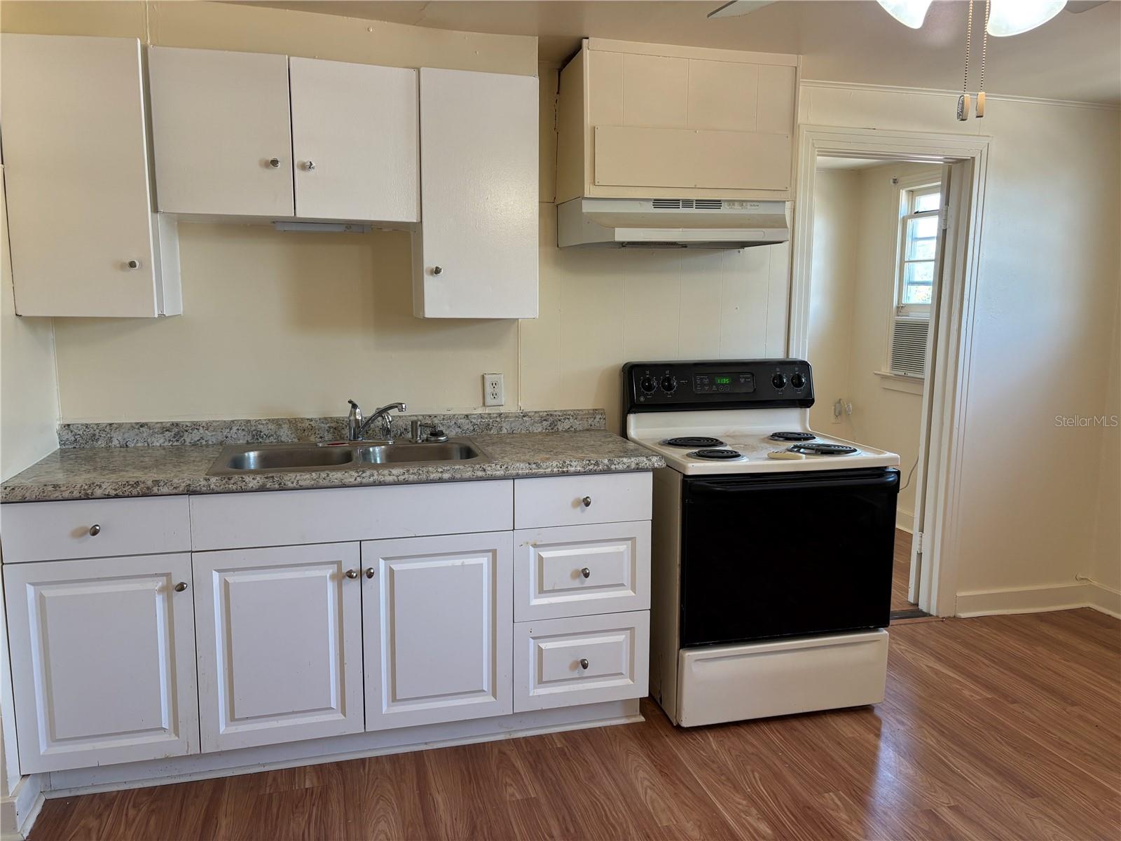 Image 7 of 20 For 507 Cleveland Avenue Sw 2