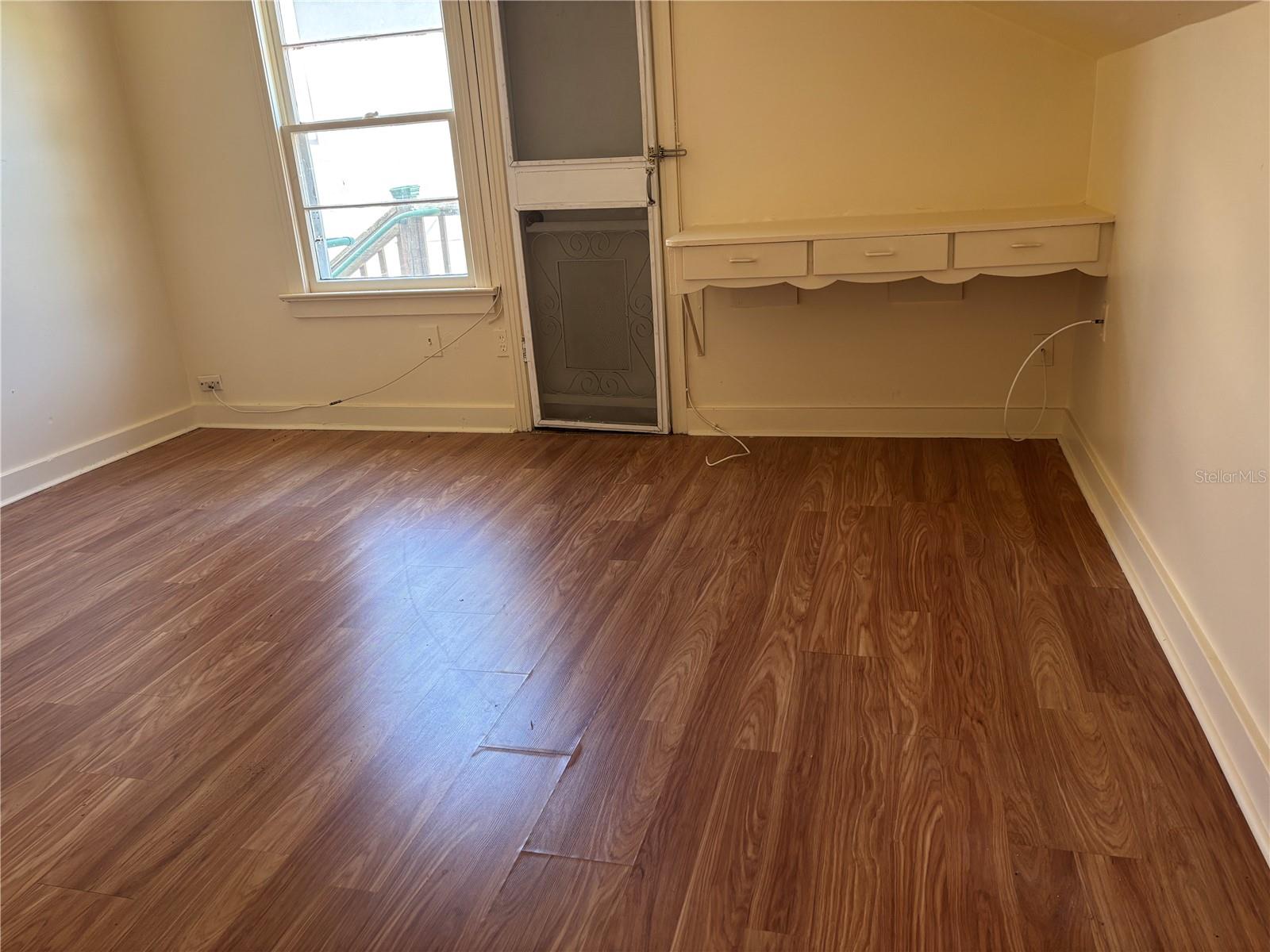 Image 9 of 20 For 507 Cleveland Avenue Sw 2