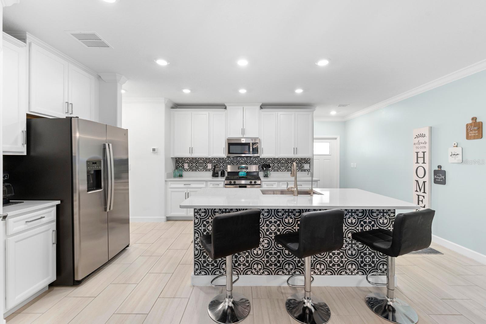 Image 8 of 38 For 17538 Holly Well Avenue