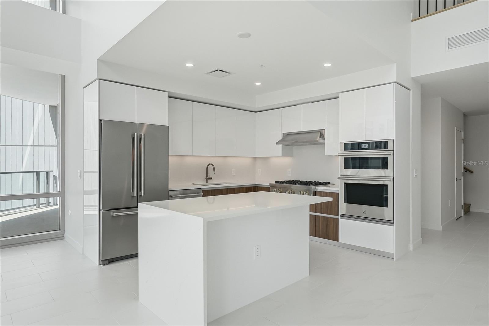 Listing photo id 10 for 400 Central Avenue 301