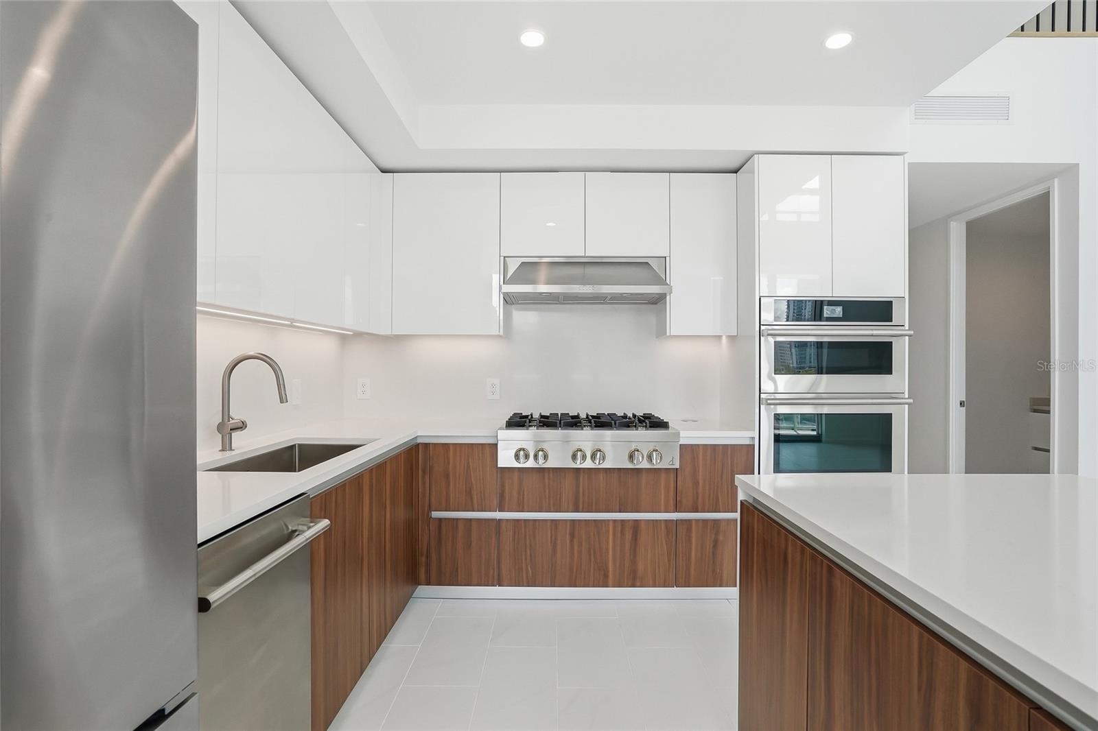 Listing photo id 11 for 400 Central Avenue 301